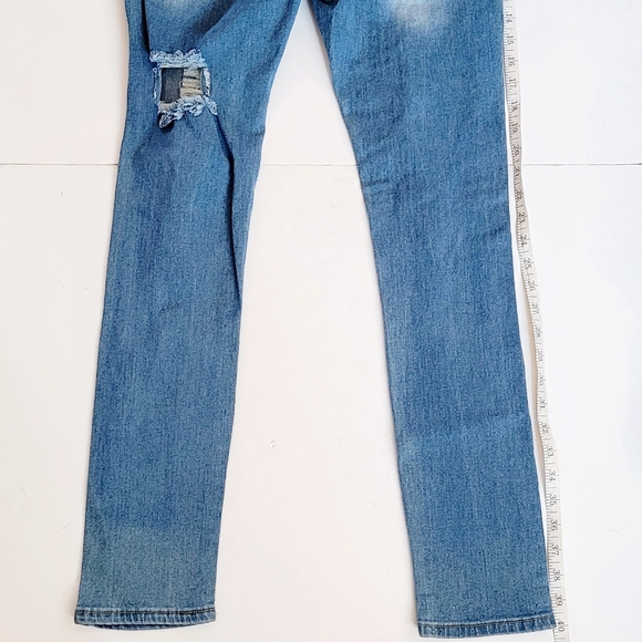 NWOT distressed Jeans - Picture 8 of 10